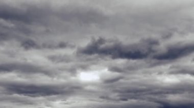 4K Zaman atlaması Majestic gün batımı ya da gün doğumu manzarası Doğanın inanılmaz ışığı gökyüzü bulutları