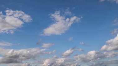 4K Zaman atlaması Majestic gün batımı ya da gün doğumu manzarası Doğanın inanılmaz ışığı gökyüzü bulutları