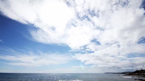 거꾸로 흐르는 자연의 놀라운 하늘의 — 비디오