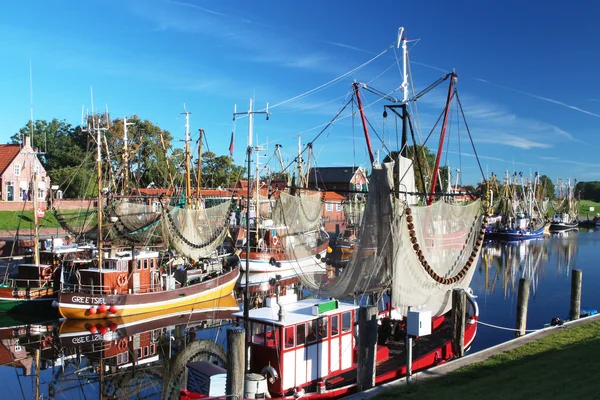 Shrimp cutter in harbor — Stock Photo, Image