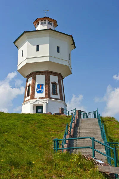 Torre de água na ilha — Fotografia de Stock