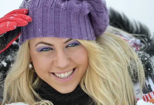 Young woman a purple hat — Stock Photo, Image