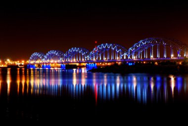 gece panoramik sahne Riga, Letonya