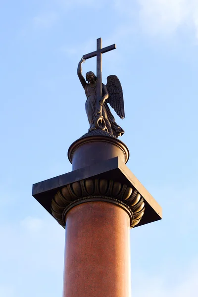 Angel statue on a column in Palace square, Saint Petersburg — Stock Photo, Image