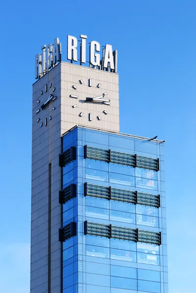 Tour d'horloge de la gare centrale de Riga — Photo