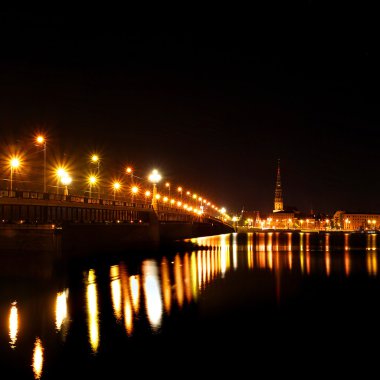 gece panoramik sahne Riga, Letonya