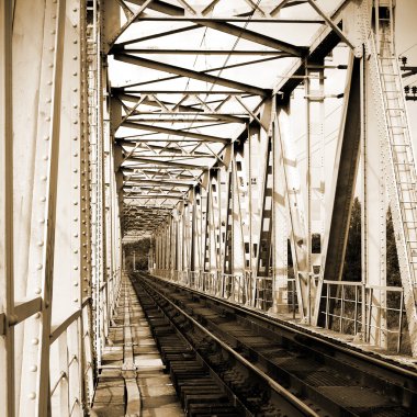 nehir üzerinde eski vintage tren Köprüsü