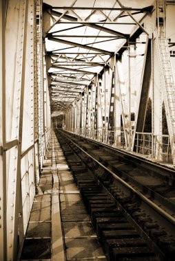 nehir üzerinde eski vintage tren Köprüsü