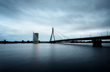 alacakaranlıkta, Letonya Riga'da panoramik sahne