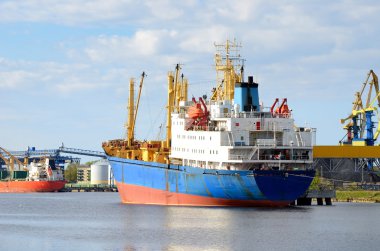 Kargo liman gemi. Ventspils, Letonya