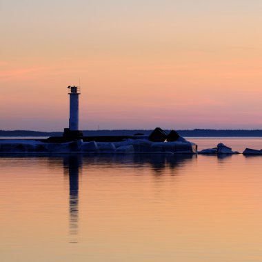renkli günbatımında deniz feneri