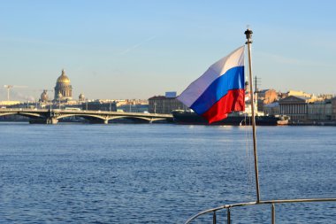 saint-petersburg dolgu ve Rus bayrağı genel görünümü