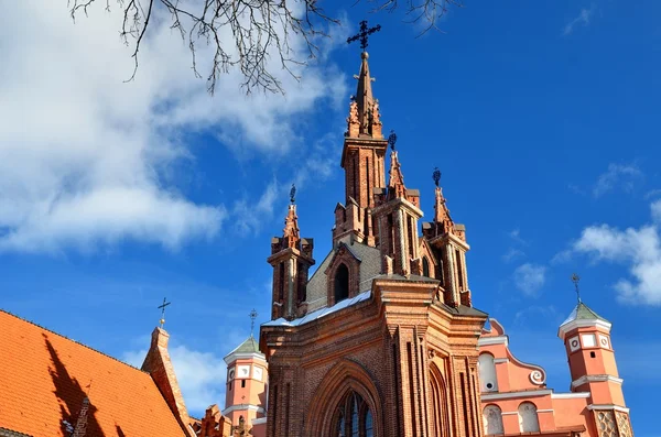 St. Anne's Church and the church of the Bernardine Monastery in Vilnius — Stock Photo, Image