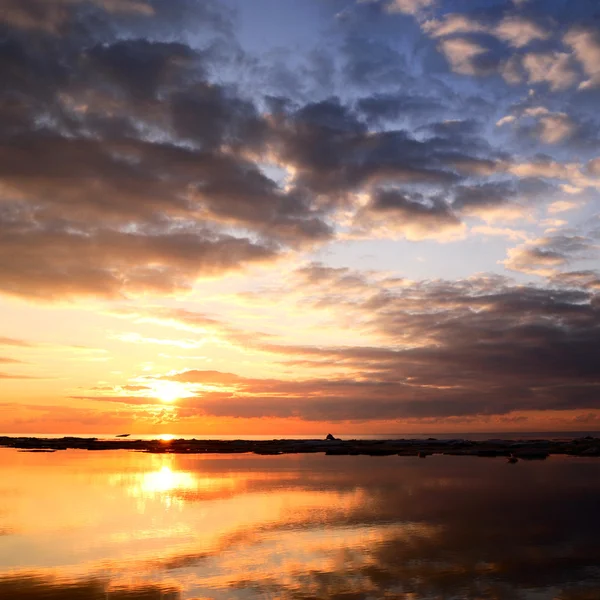 Zonsondergang op de kust — Stockfoto