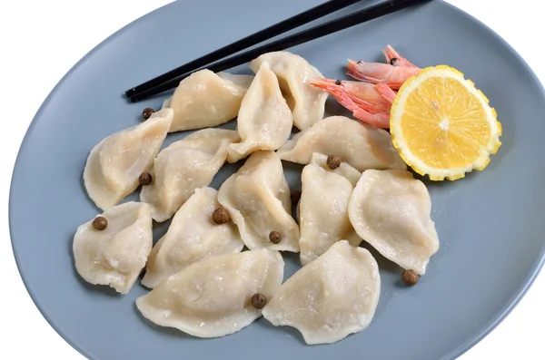 Κινέζικα ζυμαρικά στο πιάτο — Φωτογραφία Αρχείου