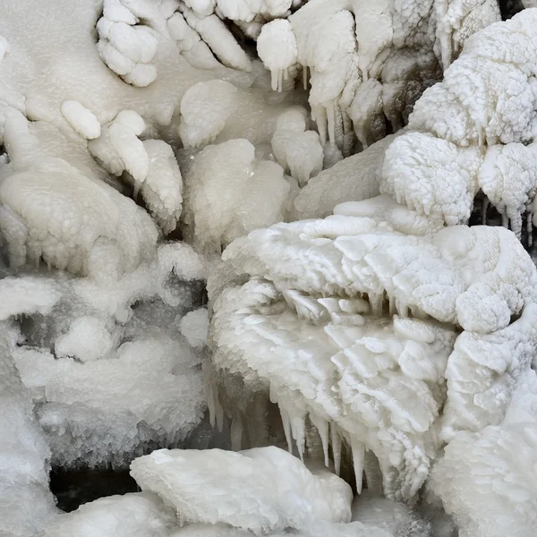 Télen gyönyörű jégcsapok vízesés — Stock Fotó
