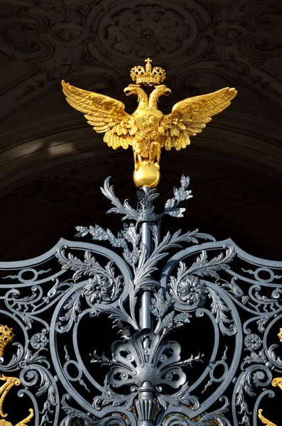 Oro ruso águila de doble cabeza — Foto de Stock