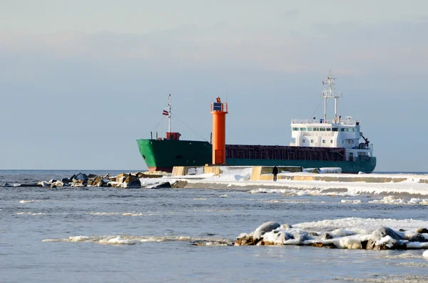 kargo gemisini limana yelken