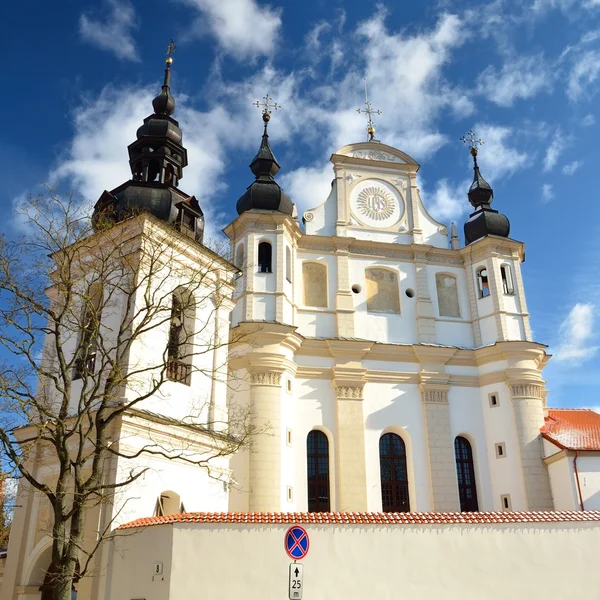 Iglesia en la parte antigua de Vinius, Lituania — Foto de Stock