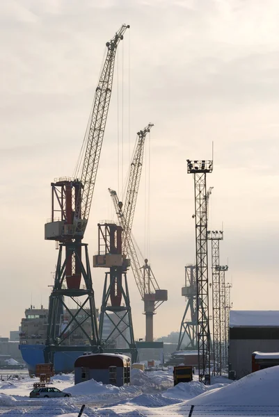 Cargo ship being loaded in the port — Stock Photo, Image