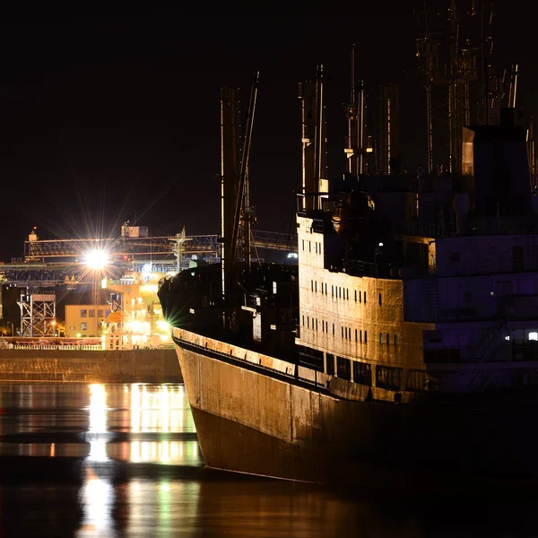 Venspils nákladního přístavu v noci — Stock fotografie