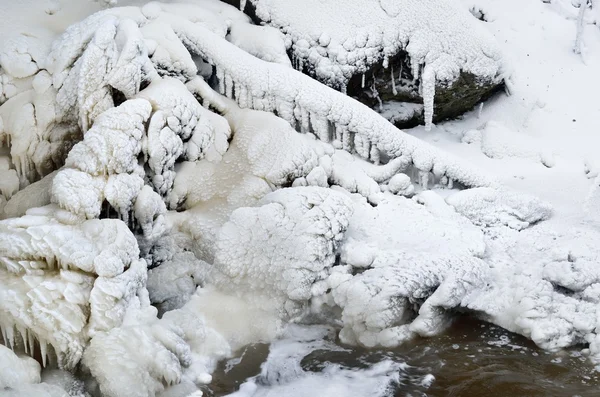 Καταρράκτη τον χειμώνα με όμορφη παγάκια — Φωτογραφία Αρχείου