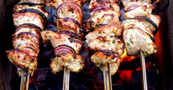 Grillezett kaukázusi barbecue közelkép — Stock Fotó