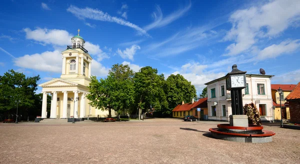 Ventspils parte antigua de la ciudad. Iglesia católica — Foto de Stock