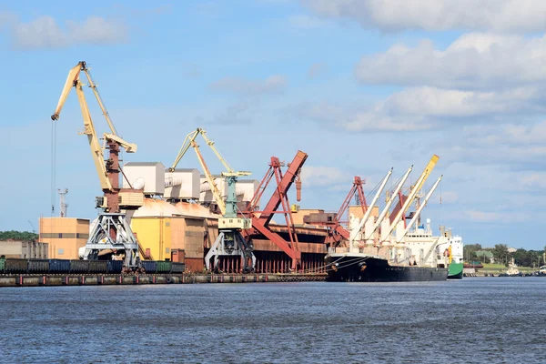 Puerto de carga. Ventspils terminal, Letonia — Foto de Stock