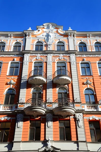 Gammal byggnad i jugendstyle (art nouveau) i riga, Lettland — Stockfoto