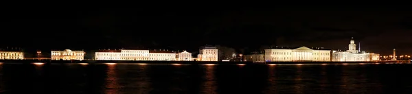 Vista panoramica della città di San Pietroburgo di notte — Foto Stock