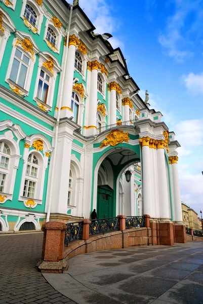 Winter palace (hermitage) Sankt petersburg staden nattetid — Stockfoto