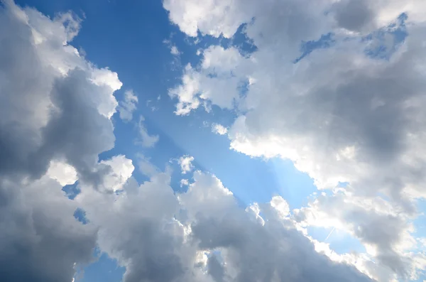 Classic cloudscape. Blue sky with ornamental clouds — Stock Photo, Image