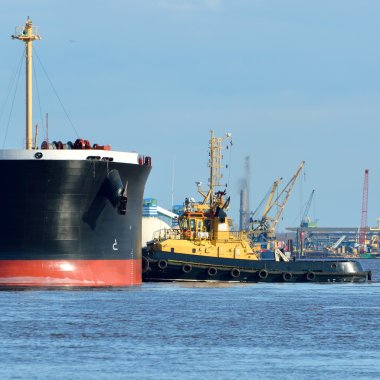 Kargo gemisi kömür kargo Terminali'nde yükleniyor