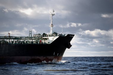 Kargo gemisinin yay ileri doğru