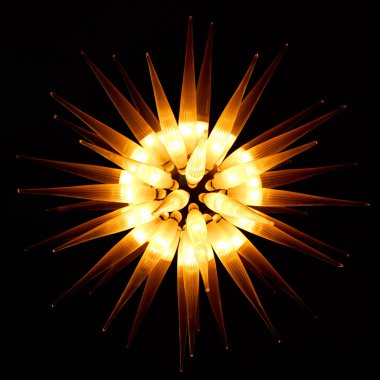 yıldız karanlıkta parlayan gibi görünüyor lamba