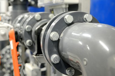 Endüstriyel kazan dairesinde yeni plastik borular