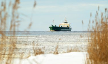 kargo gemisini limana yelken