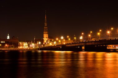 gece sahne Riga, Letonya