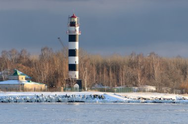 riga feneri dramatik ışık