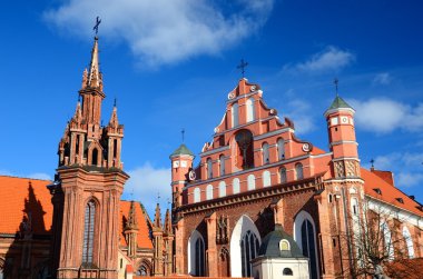 St. Anne's Kilisesi ve Vilnius içinde Bernardine manastır kilisesi