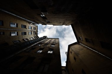 saint-petersburg avluda