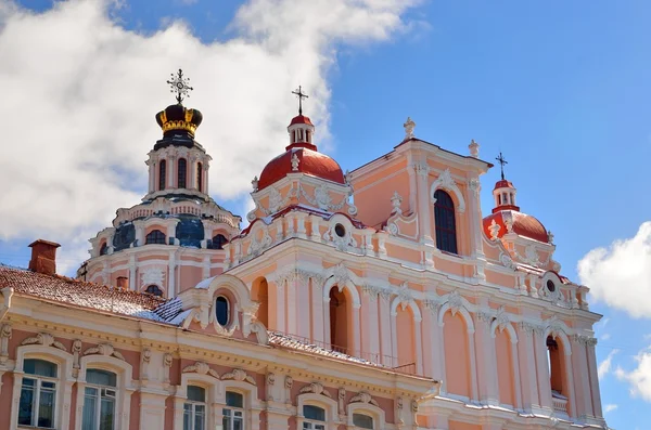 Iglesia en la parte antigua de Vilna — Foto de Stock