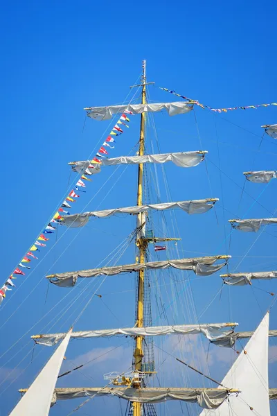 Close-up of an old historical tall ship masts with white sails — Stock Photo, Image