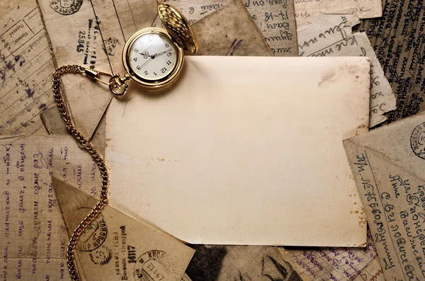 Reloj de bolsillo vintage con textura de letras antiguas —  Fotos de Stock