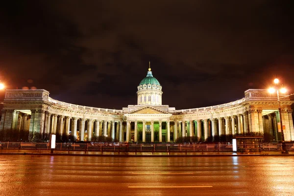 Staré historické budově v Petrohradu — Stock fotografie