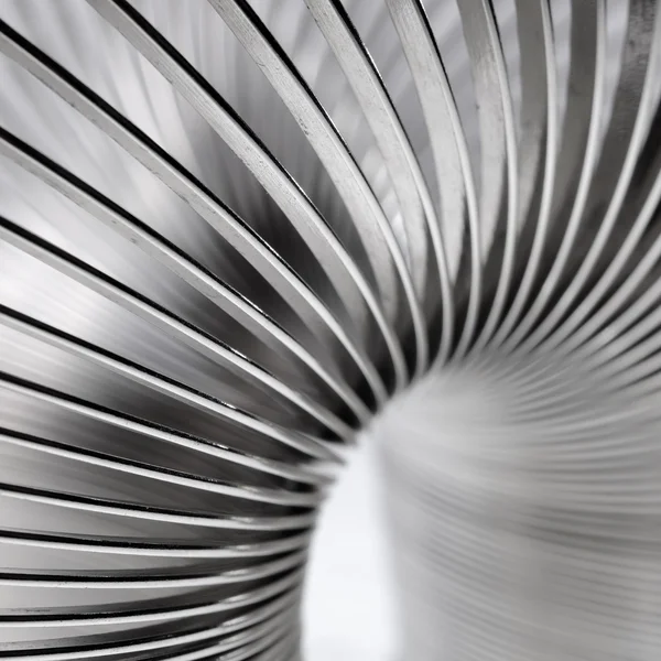 Slinky-Spielzeug aus Metall in Großaufnahme — Stockfoto