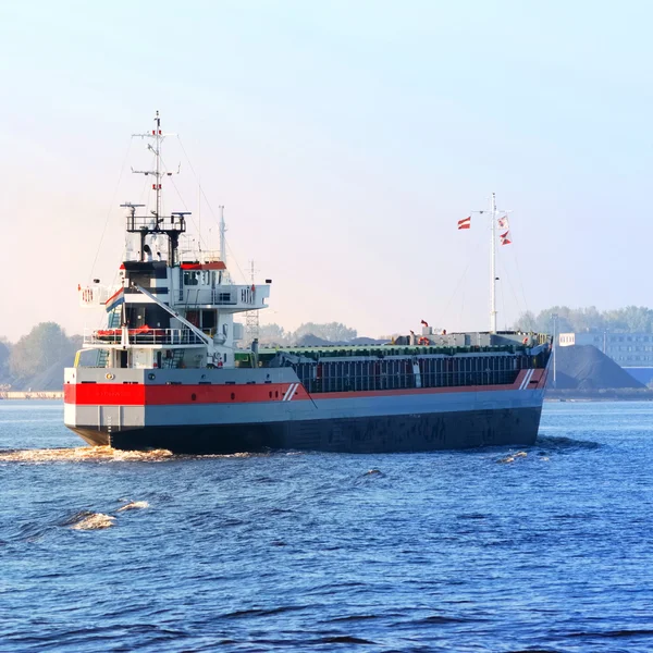 Cargo ship arriving in port — Stock Photo, Image