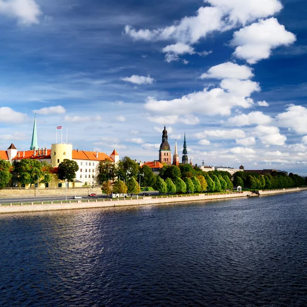 Vista generale sull'imbarco di Riga nella luminosa giornata di sole, Lettonia — Foto Stock