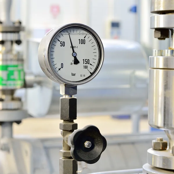 Industriella termometer i pannrummet — Stockfoto
